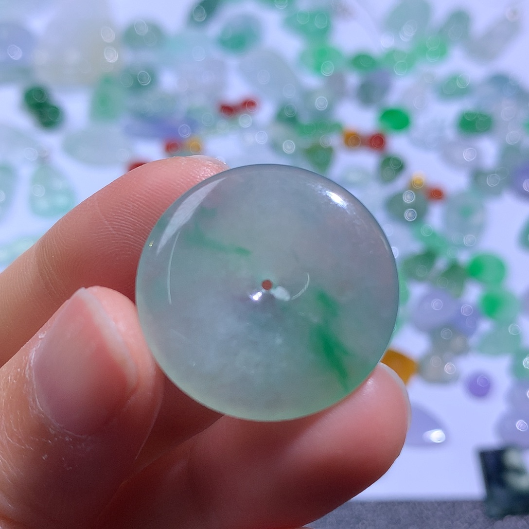 翡翠颈饰未镶嵌扣