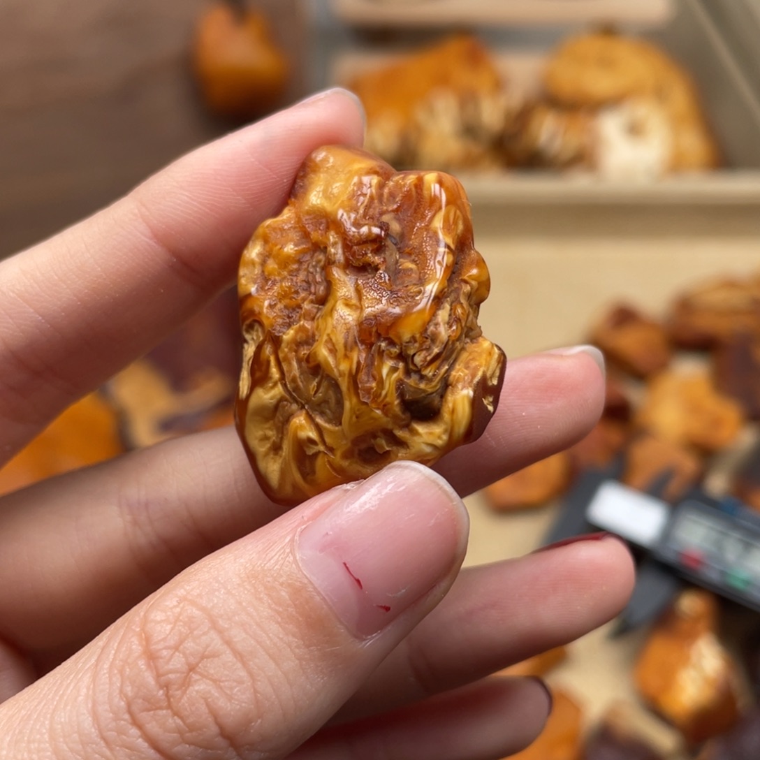 琥珀未镶嵌珠宝奇石