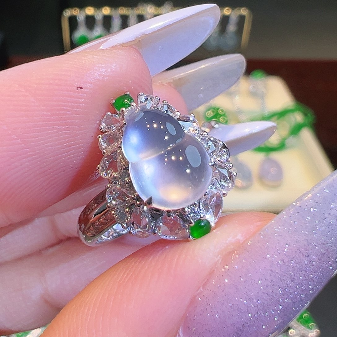 翡翠戒指18K金镶嵌翡翠