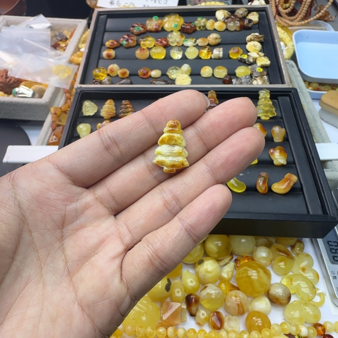 屑***修琥珀未镶嵌裸石0.80g