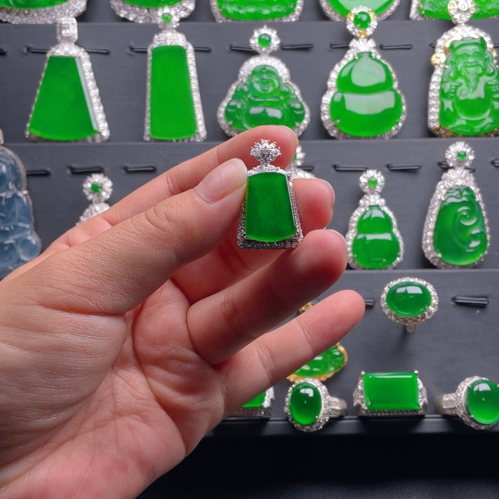 翡翠颈饰未镶嵌翡翠吊坠