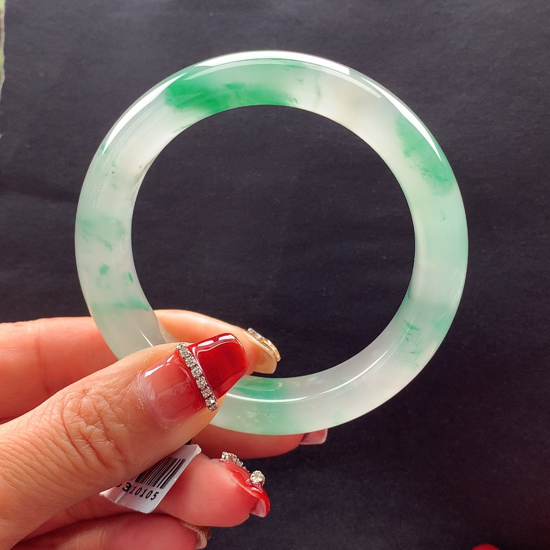 【闪购商品】石英质玉手镯未镶嵌猪*侠