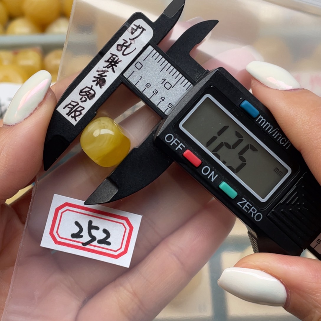 蜜蜡裸石未镶嵌海***。