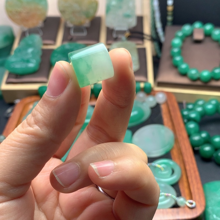 未镶嵌石英质玉珠宝半成品