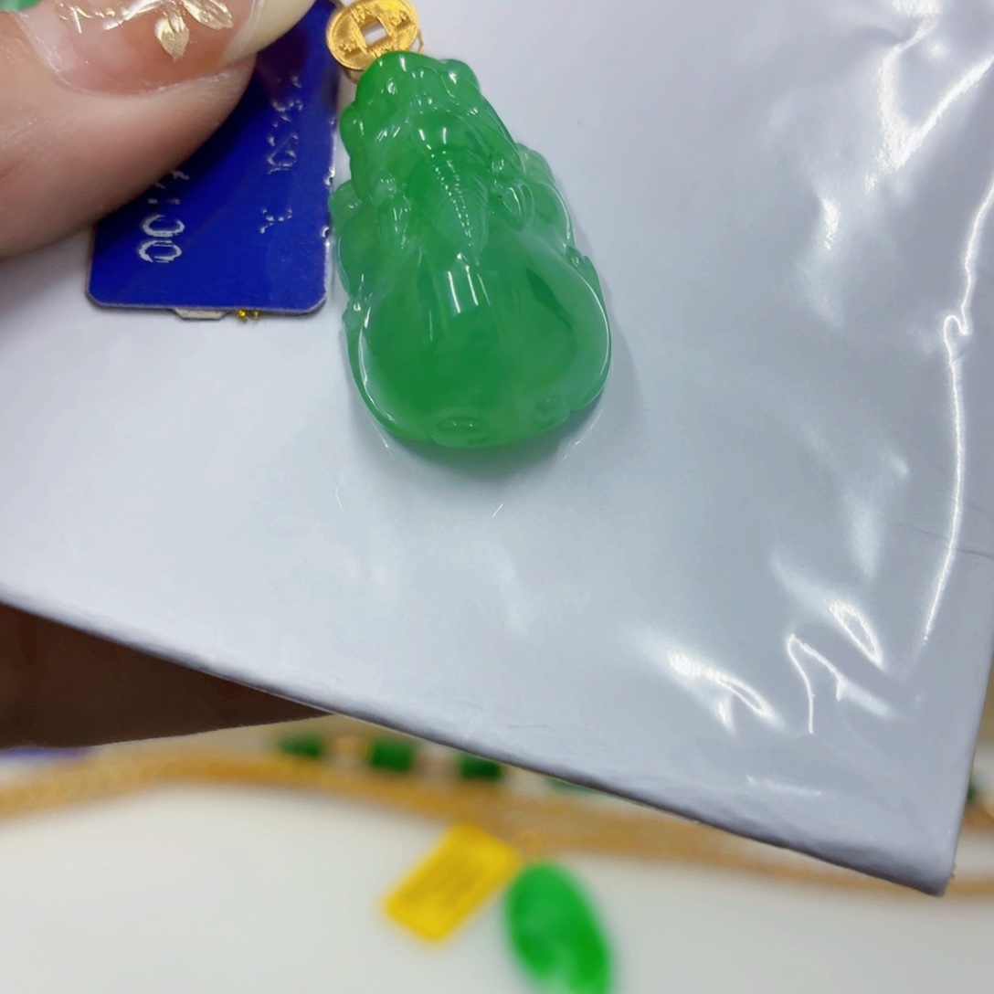 翡翠18K金镶嵌颈饰