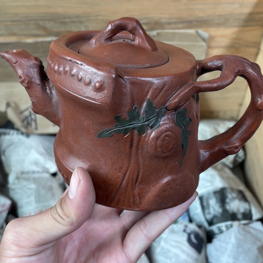 茶壶紫砂老厂紫砂壶一件。
