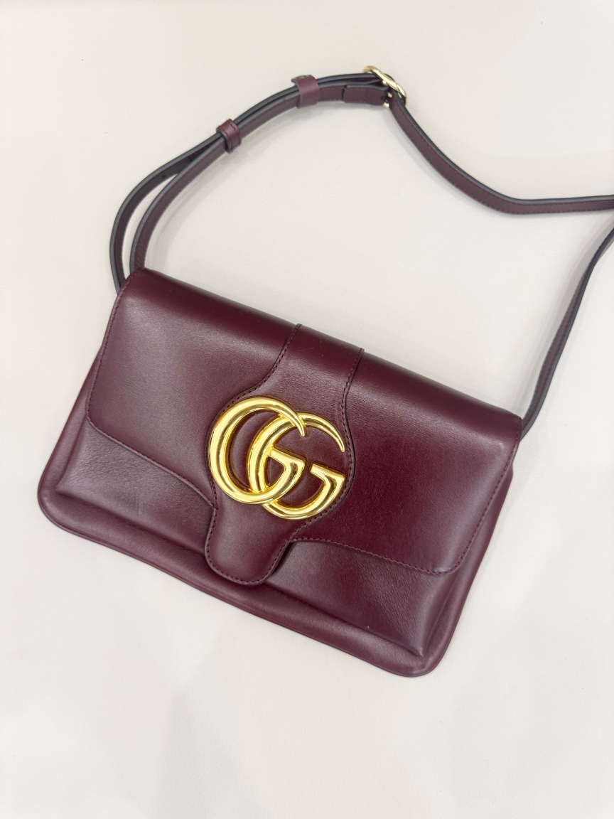 95新 GUCCI/古驰 ARarli 酒红色金扣全皮斜挎包M5821