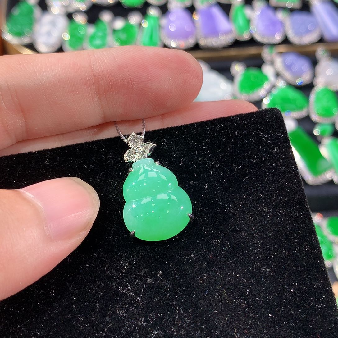 翡翠18K金镶嵌颈饰