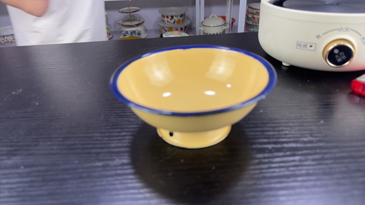 （瑕疵福利）13厘米珐琅搪瓷加厚高脚碗汤碗米饭碗1个