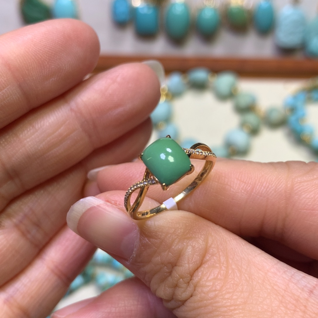 绿松石戒指18K金镶嵌