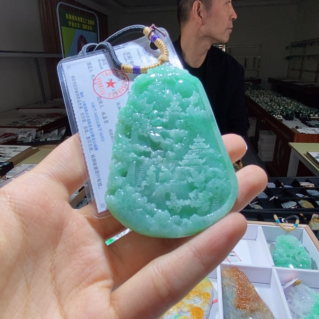 翡翠未镶嵌颈饰翡翠