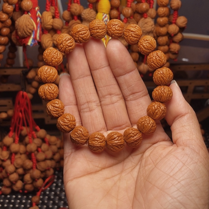 火***猫木质类龙纹桃枭挂件