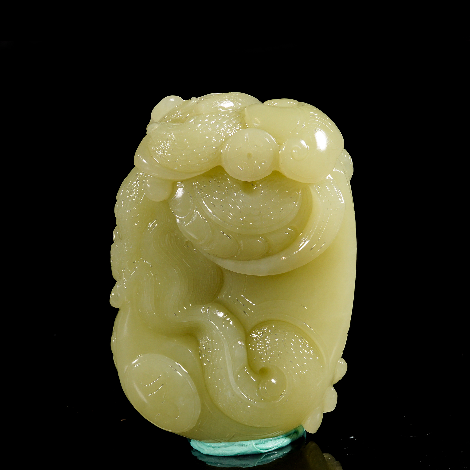 LOT.009和田黄玉巧雕双龙手把件/X2960