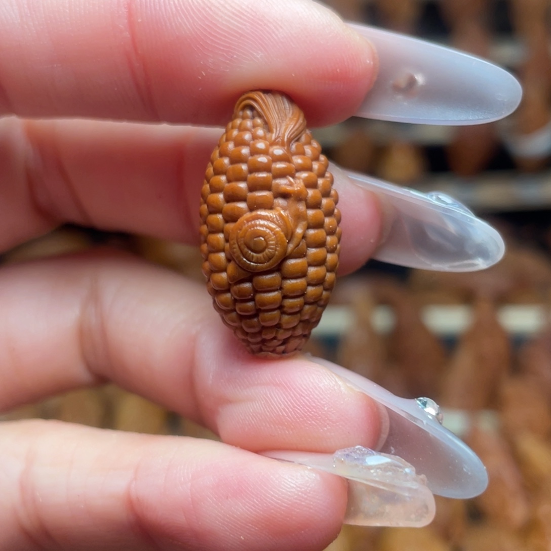 把件橄榄核玉米蜗牛