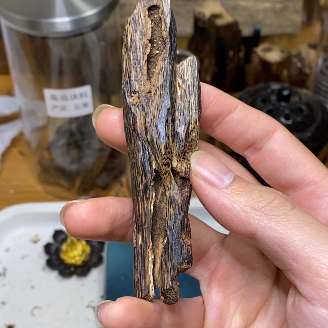秦***辉沉香高油香薰乌身15克