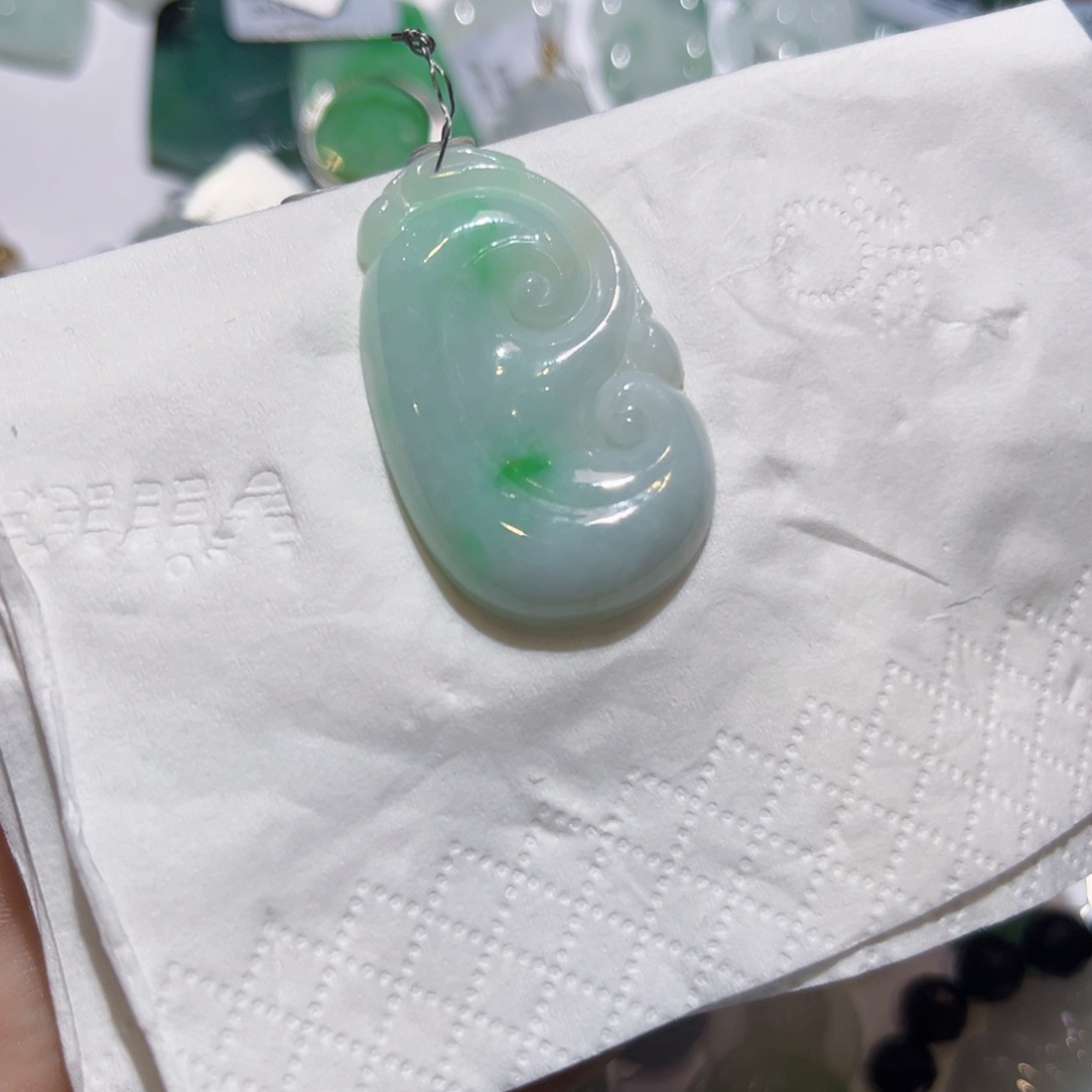 翡翠颈饰未镶嵌翡翠