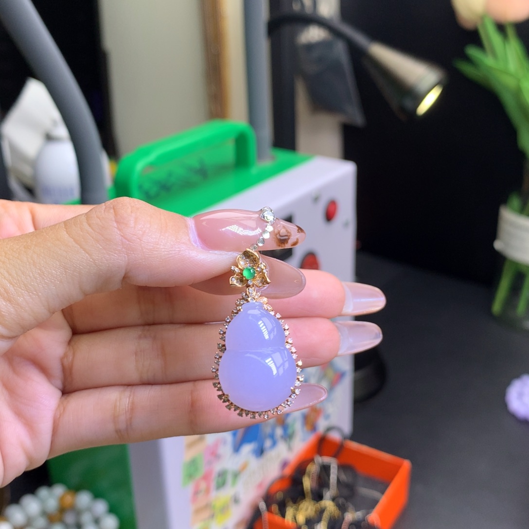 翡翠18K金镶嵌颈饰