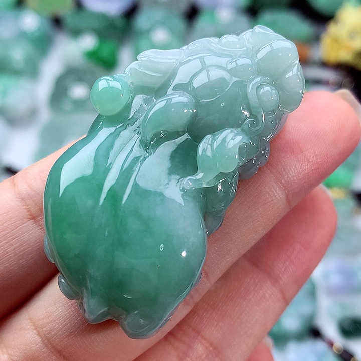 翡翠颈饰未镶嵌翡翠