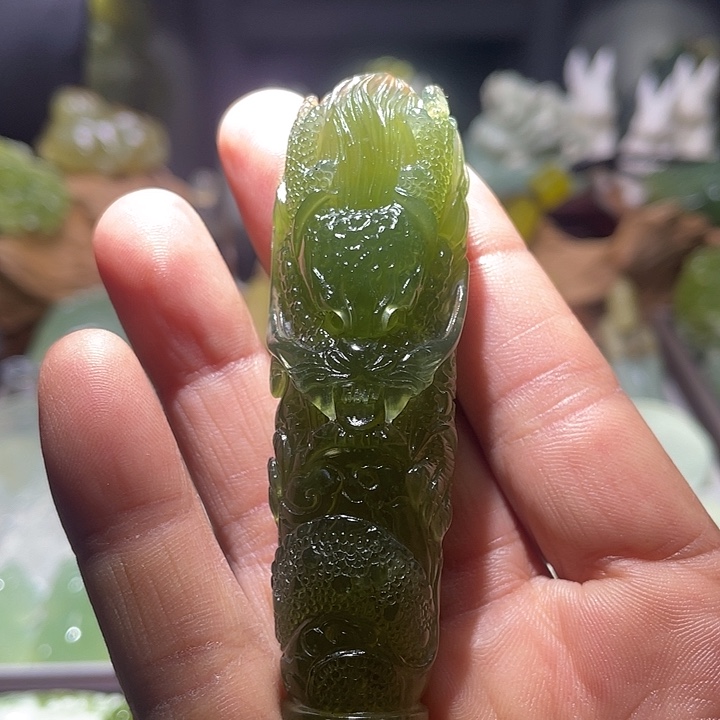 蛇纹石玉未镶嵌珠宝奇石