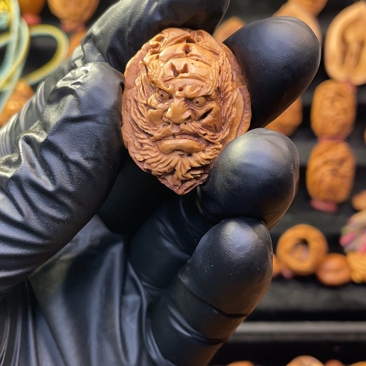 桦***林纯手工制作桃核钟馗吊坠