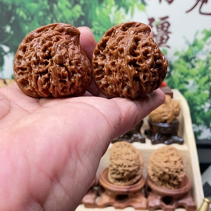 文玩核桃吊坠说**核麒麟纹鹰嘴