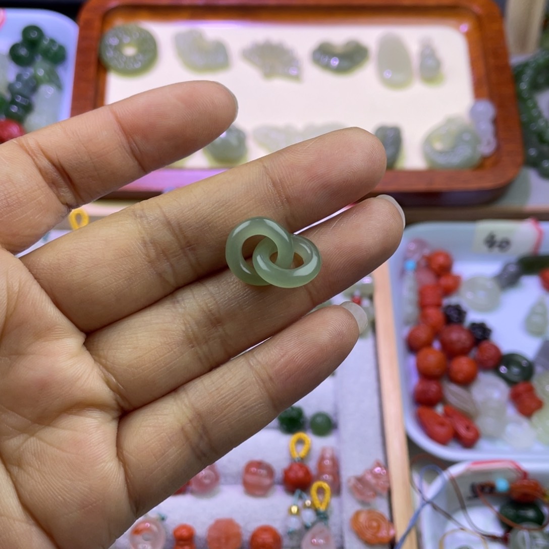 和田玉环环相扣未镶嵌