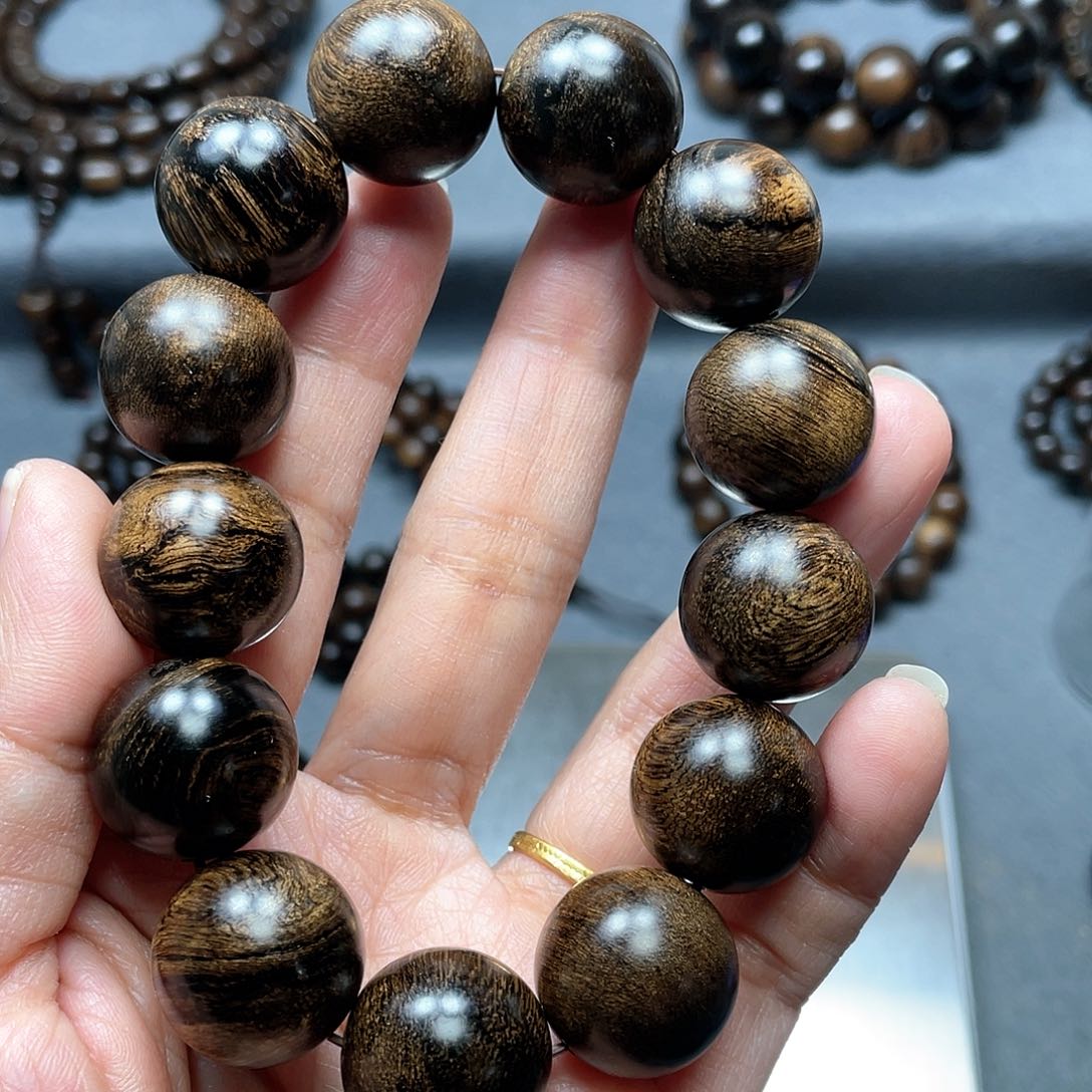 沉香手串白棋瘤疤1.8