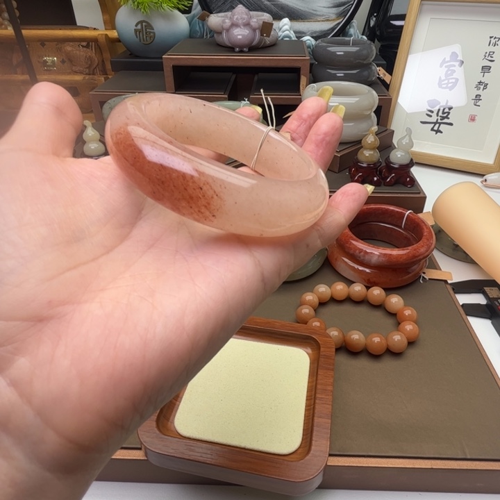 小***梦未镶嵌手镯石英质玉