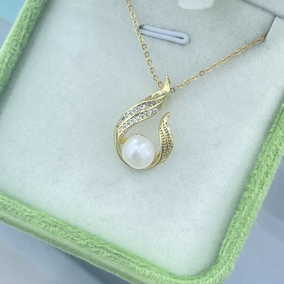 极强光淡水花环珍珠吊坠