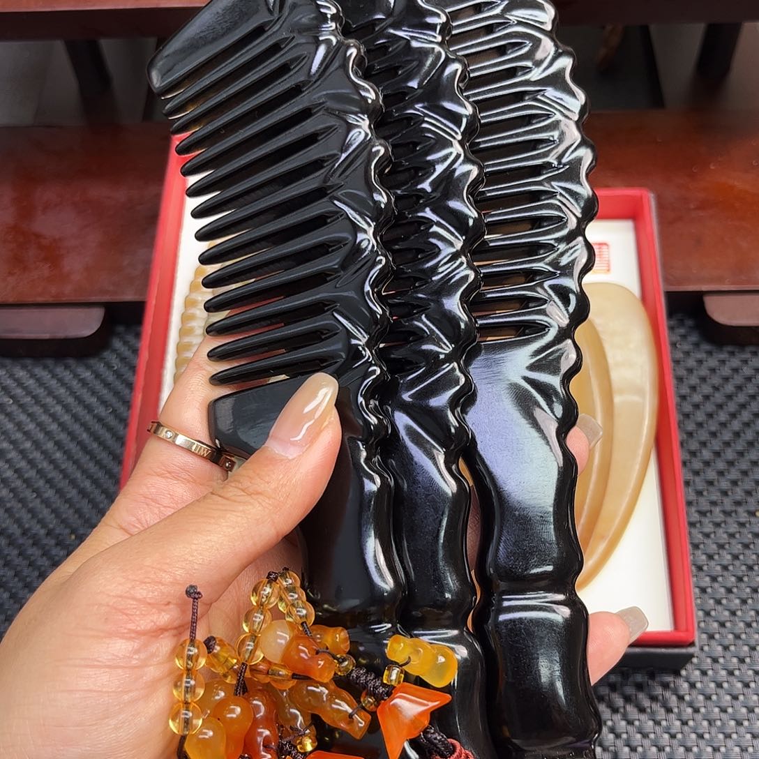 纯手工制作纯牛角梳子