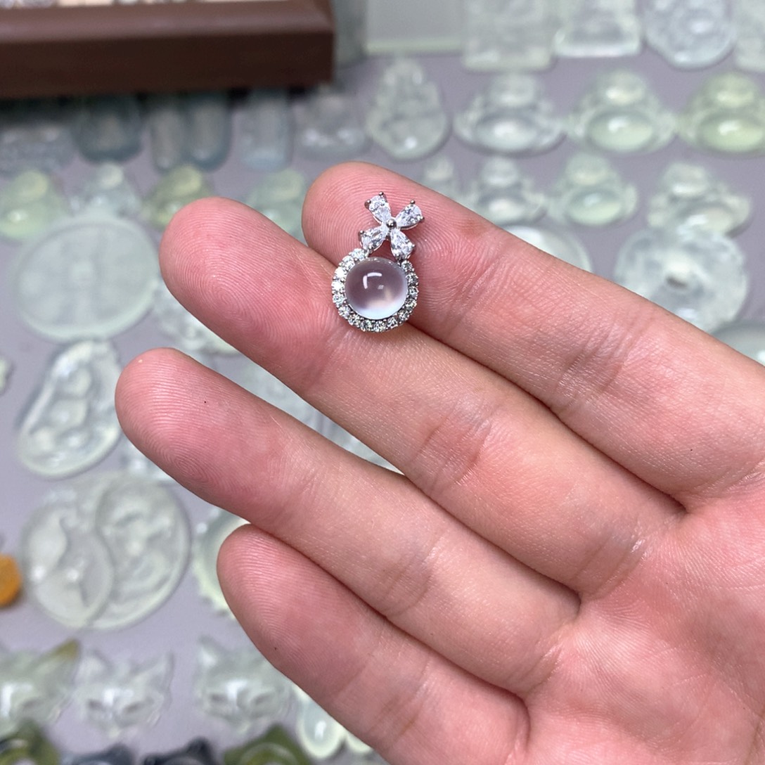 蛇纹石玉颈饰未镶嵌七*?