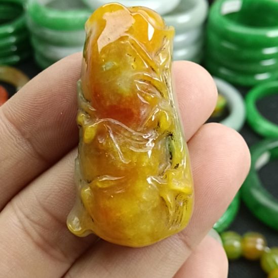 翡翠颈饰未镶嵌翡翠