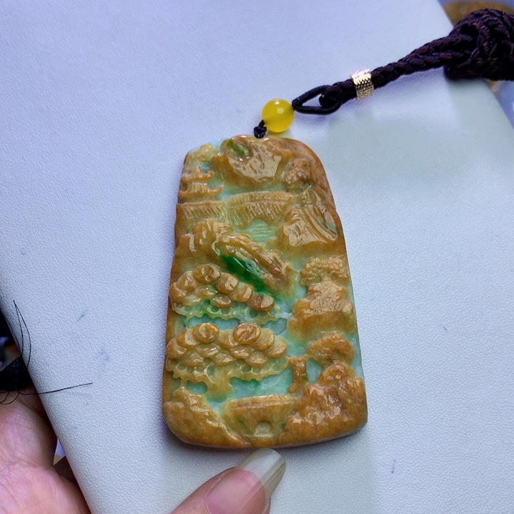 颈饰未镶嵌翡翠春**明山水