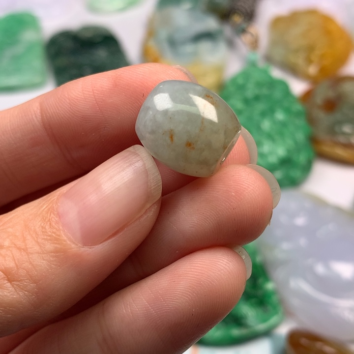 雨***铃翡翠未镶嵌颈饰翡翠