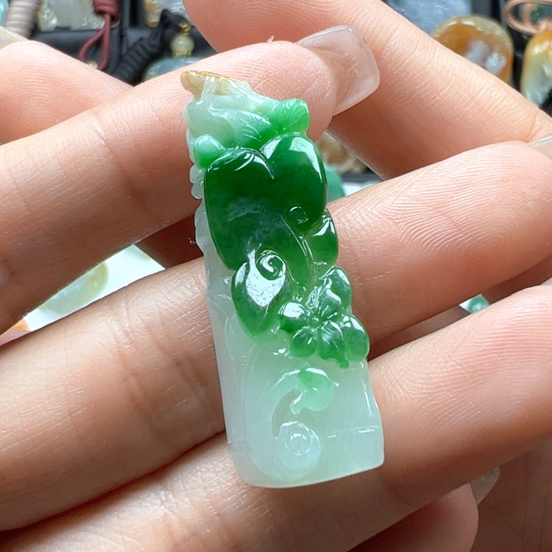 翡翠颈饰未镶嵌竹节