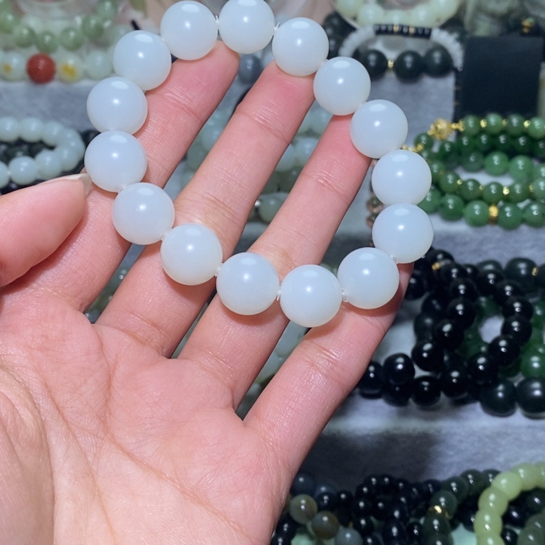 再***尼和田玉未镶嵌手链