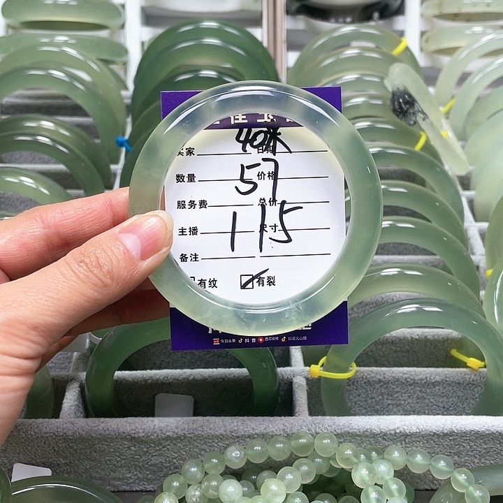 蛇纹石玉手镯未镶嵌