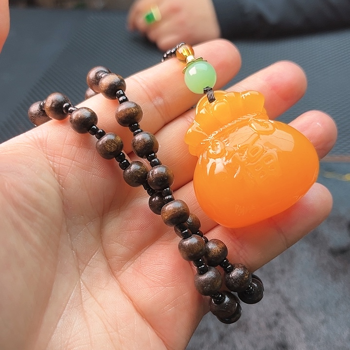 琥珀颈饰未镶嵌啊啊