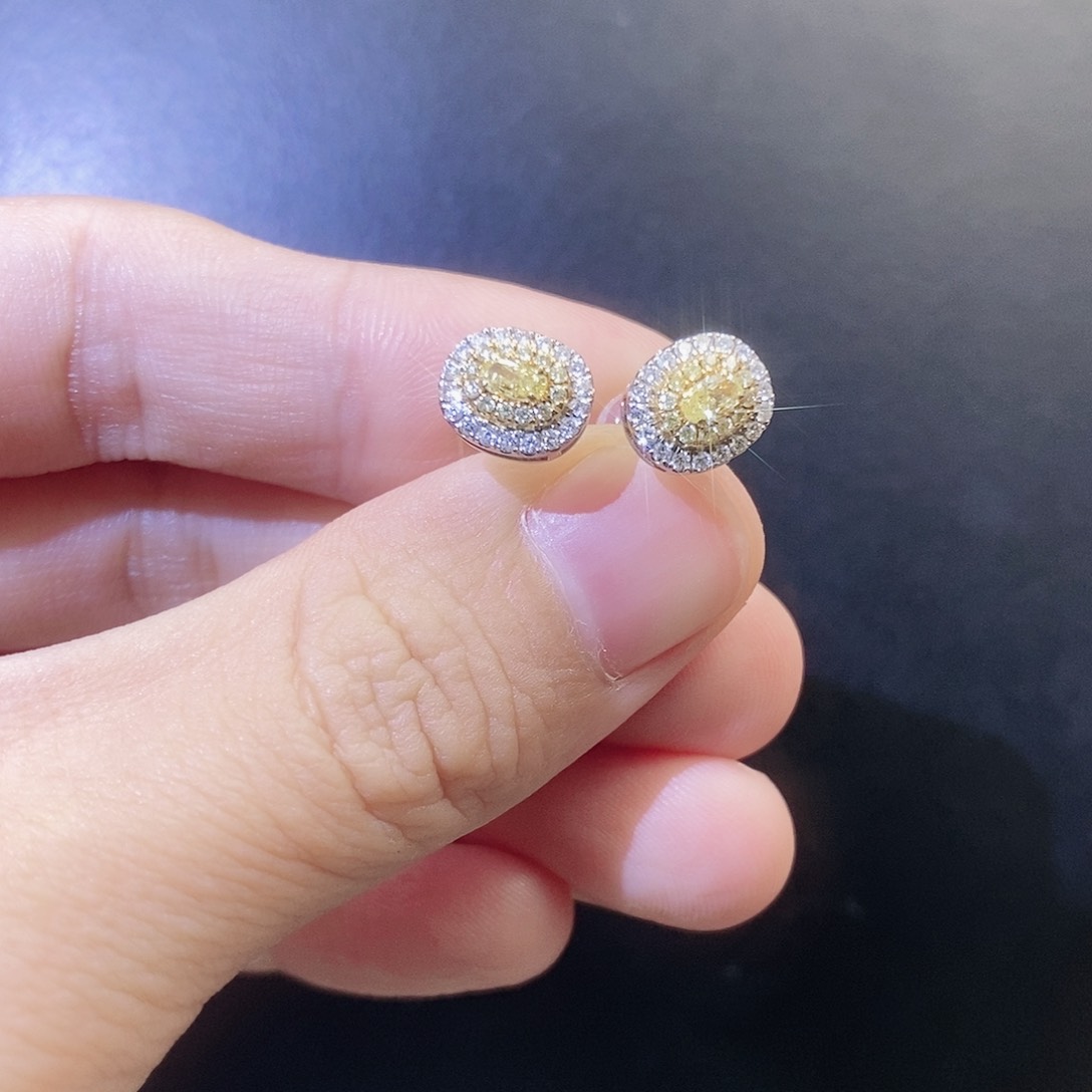 钻石耳饰18K金镶嵌黄钻耳针K白
