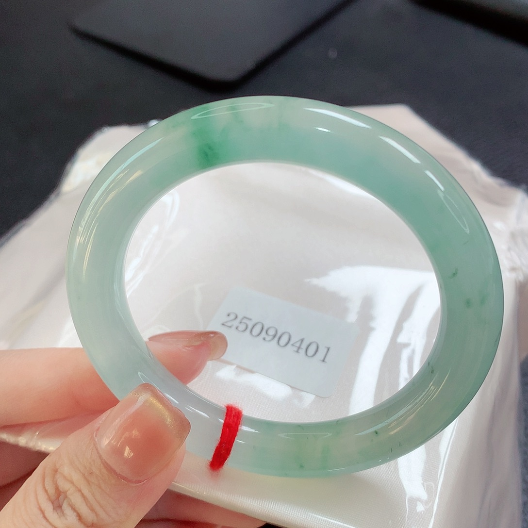 未镶嵌手镯（圆镯）翡翠天然a货翡翠