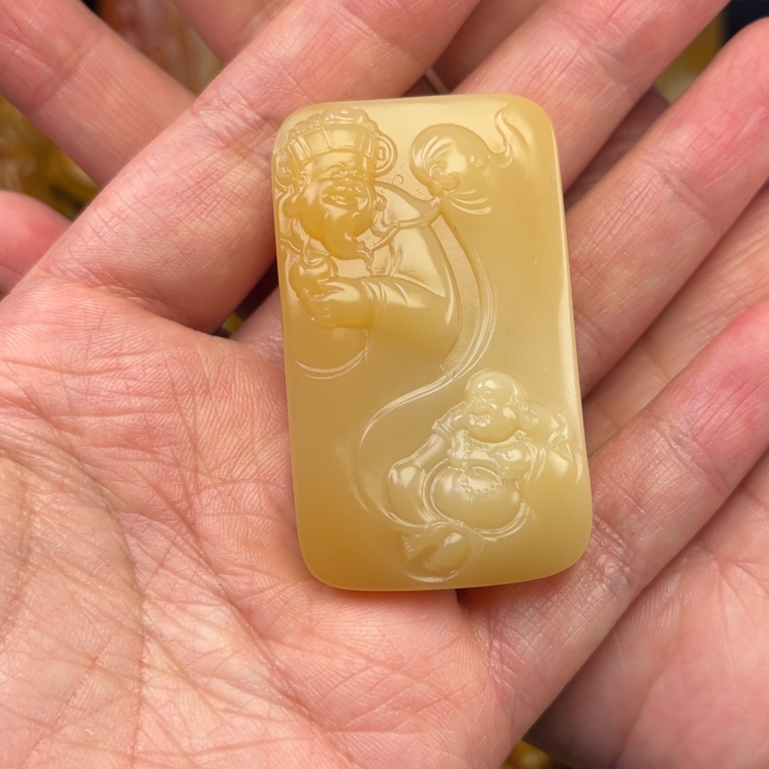 顽***缘石英质玉未镶嵌黄蜡石挂件