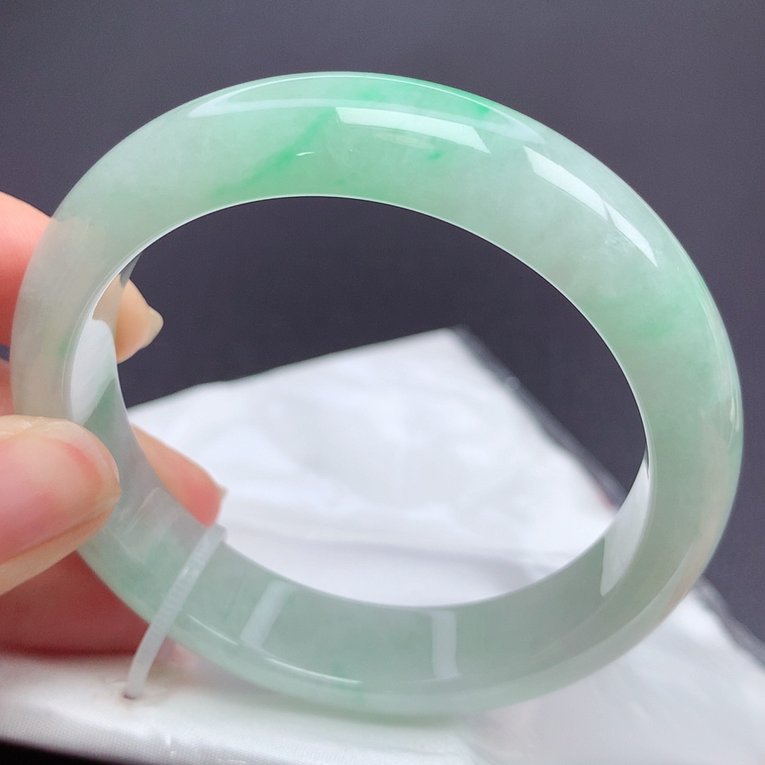 翡翠手镯未镶嵌l n n n n n n n