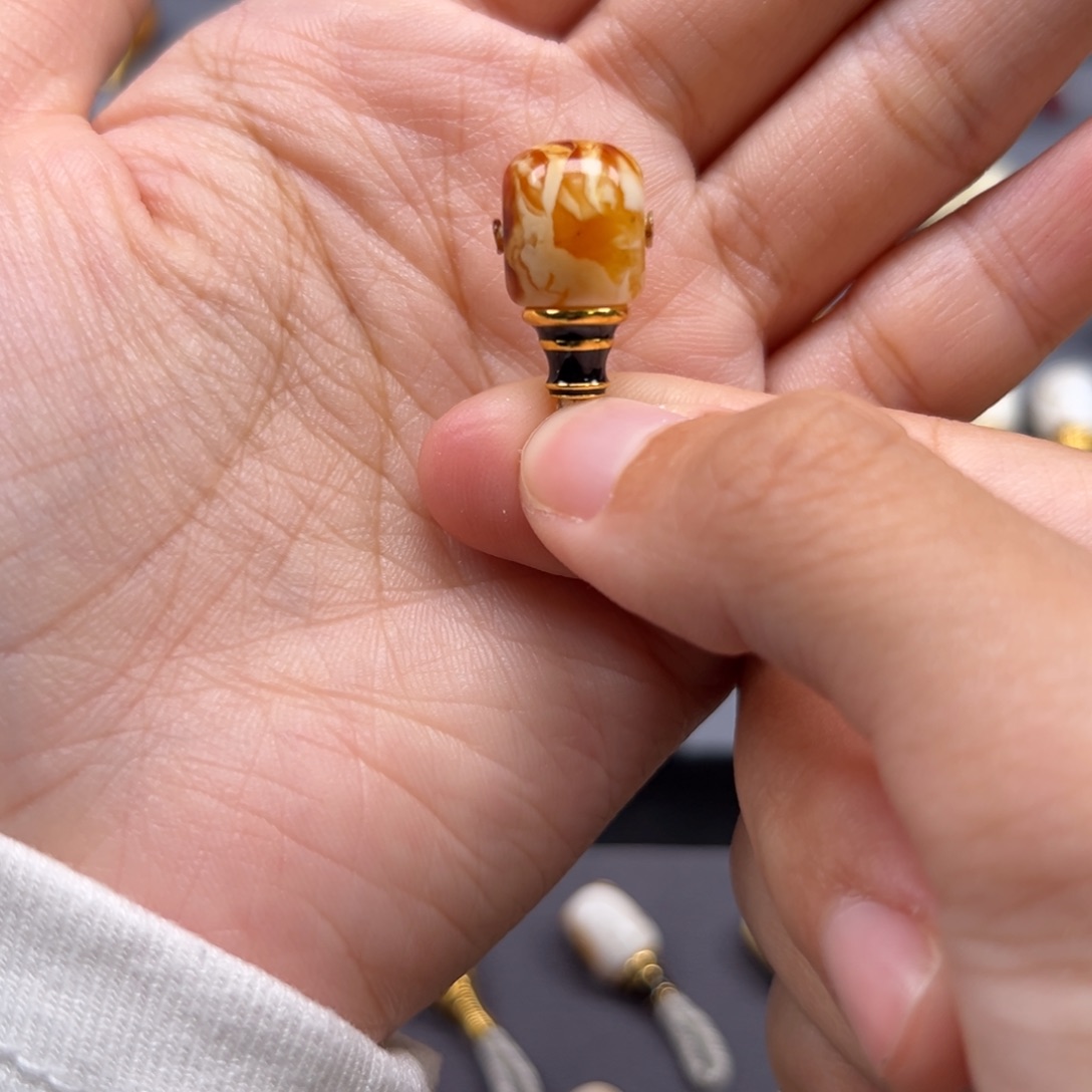 琥珀未镶嵌裸石10.3mm