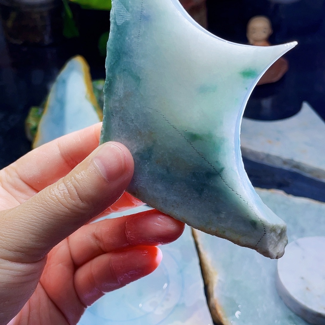 翡翠未镶嵌颈饰毛料8