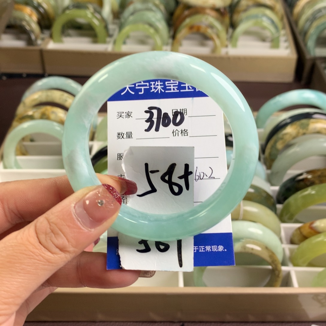 蛇纹石玉手镯未镶嵌3700