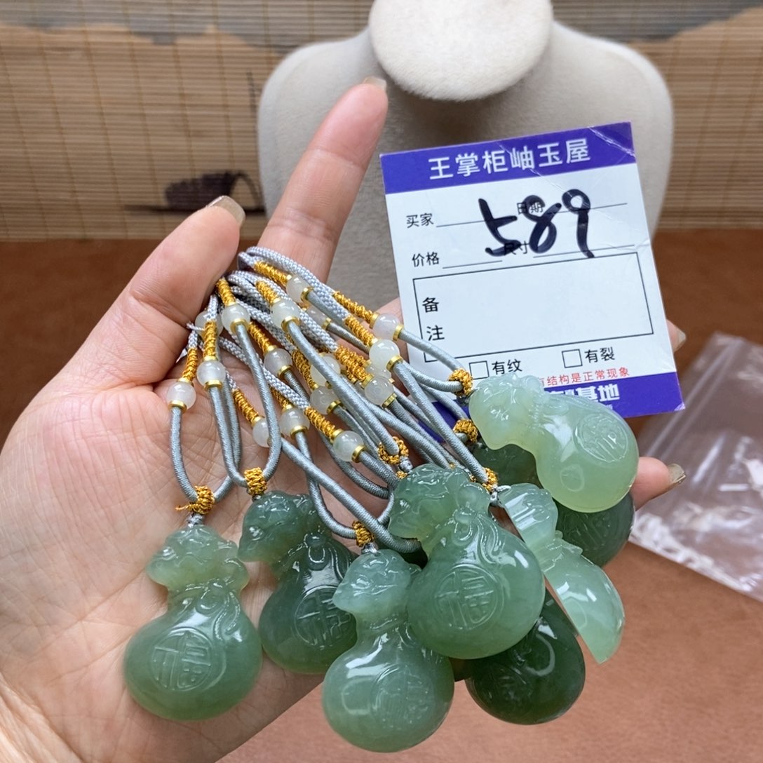 岫玉吊坠吊坠未镶嵌多样性，发一个