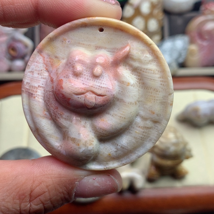 硅化珊瑚（珊瑚玉）颈饰未镶嵌