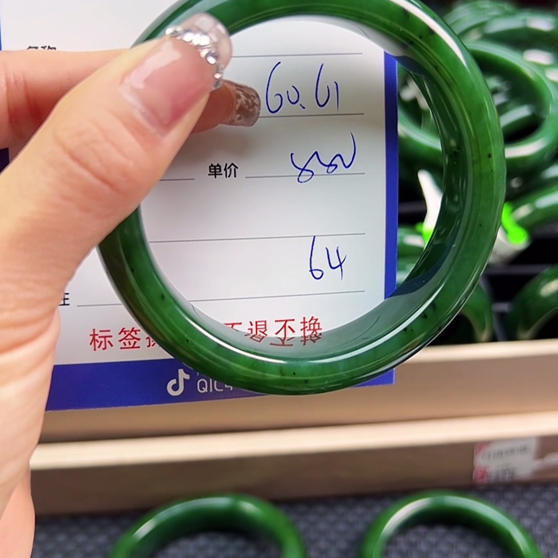 和田玉（碧玉）未镶嵌手镯