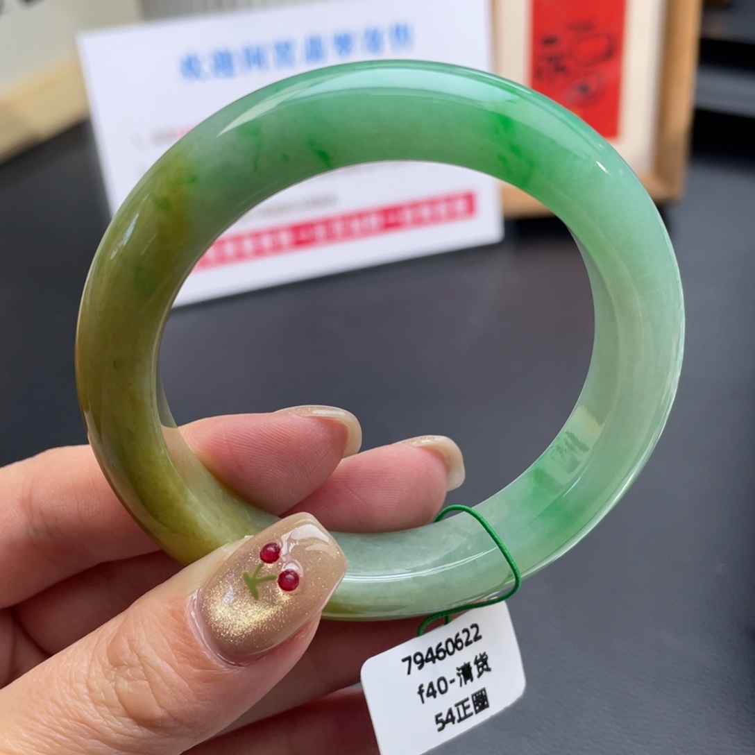 翡翠未镶嵌手镯正圈54黄加绿 特色镯