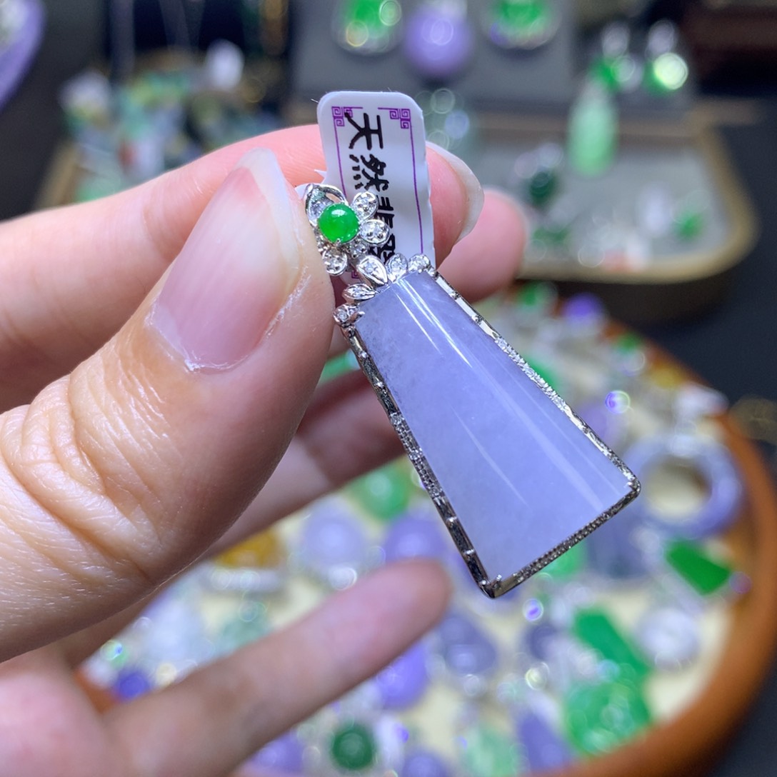 翡翠18K金镶嵌颈饰翡翠吊坠项链